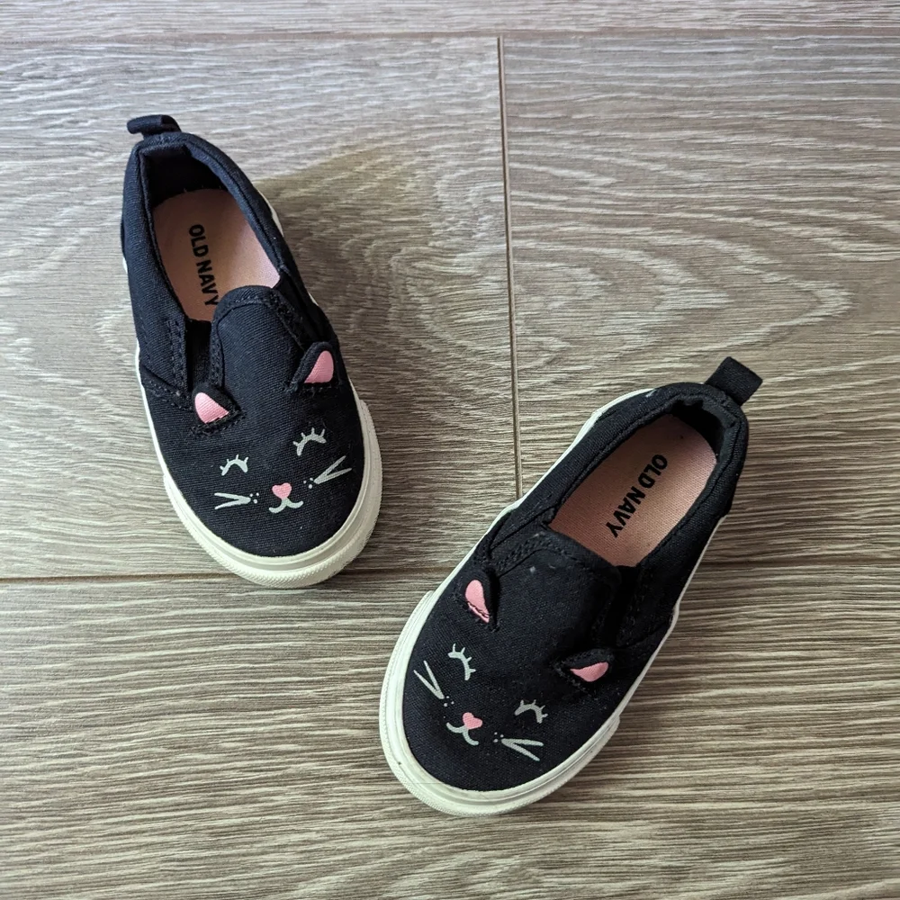 Old Navy Black Kitten Slip On Canvas Shoes Toddler Size 5